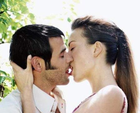 男女如何接吻最舒服 接吻有哪些技巧(2)