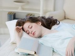 女人的睡姿透露着她们不一样的性格